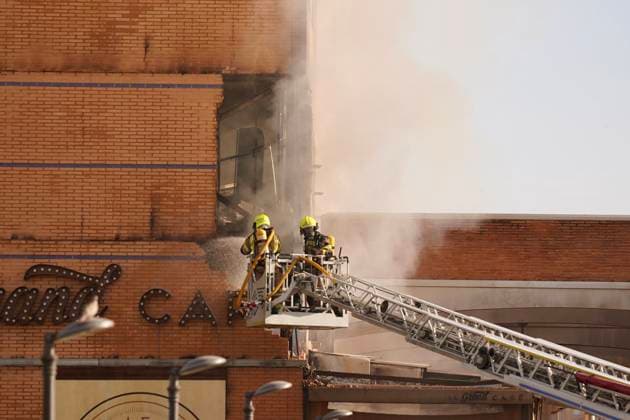 News Bilder des Tages A fire forces the eviction of a hotel in the center of Malaga Firefighters Malaga working on extinguishing a fire in a hotel in the capital A 25 May 2026 in Malaga Andalusia, Spain The fire on the first floor of a hotel in the center of Malaga in the early hours of Monday May 25 has forced the eviction of the entire establishment without for the moment there have been personal injuries, as reported by the 112, belonging to the Emergency Agency of Andalusia The fire started at about 01 26 hours when witnesses have alerted of flames on the first floor of the hotel located in Cerrojo street 25 MAY 2026 Malaga Andalucia, Spain Malaga Andalucia, Spain Spain Spain  Copyright: xÃ?lexxZeax 7548314