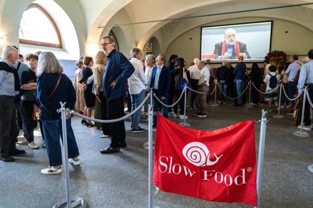 May 24, 2026, Pollenzo, Cn, Italy: Funeral ceremony for Carlo Petrini, founder of Slow Food, the Terra Madre food fair, and the University of Pollenzo. Pictured, in particular, is the chapel of rest set up inside the University of Gastronomic Sciences, which he founded. Pollenzo, May 24, 2026 Pollenzo Italy - ZUMAa289 20260524_zia_a289_043 Copyright: xSelenexDanielex xAgfx