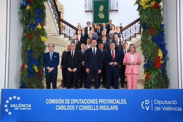 Valencia hosts the meeting of the Commission of Provincial Councils, Cabildos and Island Councils Family photo of the presidents of provincial and island governments from all over Spain participating in the meeting of the Commission of Provincial Councils, Cabildos and Island Councils, in the imperial staircase of the Scala Palace in Valencia May 25, 2026 in Valencia Spain The president of the Provincial Council of Seville, Javier Fernandez, participated this Monday, May 25, in the Commission of Provincial Councils, Councils and Island Councils of the FEMP, held in Valencia and where the presidents of provincial and island governments across the country have addressed key issues related to funding, autonomy and updating of procedures in th Copyright: xRocioxRuzx 7548397