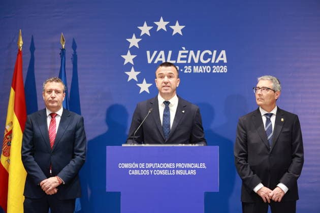 Valencia hosts the meeting of the Commission of Provincial Councils, Cabildos and Island Councils The President of the Provincial Council of Valencia, Vicente José Mompó, attends the media before the meeting of the Commission of Provincial Councils, Cabildos and Island Councils, in Valencia On May 25, 2026 in Valencia Spain The President of the Provincial Council of Seville, Javier Fernández, has participated this Monday, May 25, in the Commission of Provincial Councils, Councils and Island Councils of the FEMP, held in Valencia and where the presidents of provincial and island governments from all over the country have addressed key issues related to funding, autonomy and updating of procedures in these local administrations to respond to Copyright: xRocioxRuzx 7548411