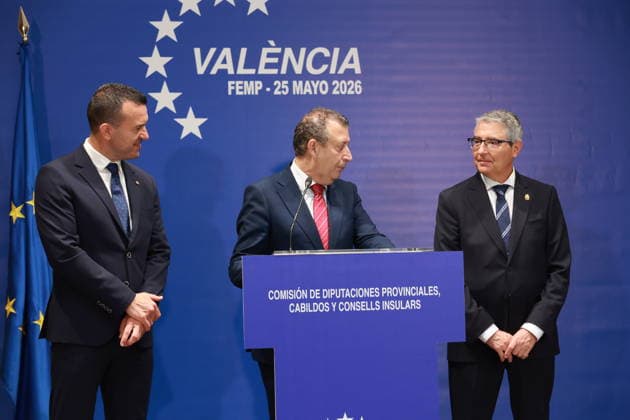 Valencia hosts the meeting of the Commission of Provincial Councils, Cabildos and Island Councils The President of the Provincial Council of Seville Javier Fernandez, attends the media before the meeting of the Commission of Provincial Councils, Cabildos and Island Councils, in Valencia On May 25, 2026 in Valencia Spain The President of the Provincial Council of Seville, Javier Fernandez, has participated this Monday, May 25, in the Commission of Provincial Councils, Councils and Island Councils of the FEMP, held in Valencia and where the presidents of provincial and island governments from all over the country have addressed key issues related to funding, autonomy and updating of procedures in these local administrations to respond to the Copyright: xRocioxRuzx 7548413