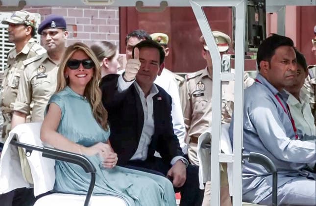 RECORD DATE NOT STATED US Secretary of State Marco Rubio and his wife Jeanette D. Rubio leave from the Taj Mahal Agra Uttar Pradesh , May 25 (ANI): US Secretary of State Marco Rubio and his wife Jeanette D. Rubio leave from the Taj Mahal, in Agra on Monday. (ANI Video Grab) Agra Uttar Pradesh India Copyright: xANIx ANI_20260525010