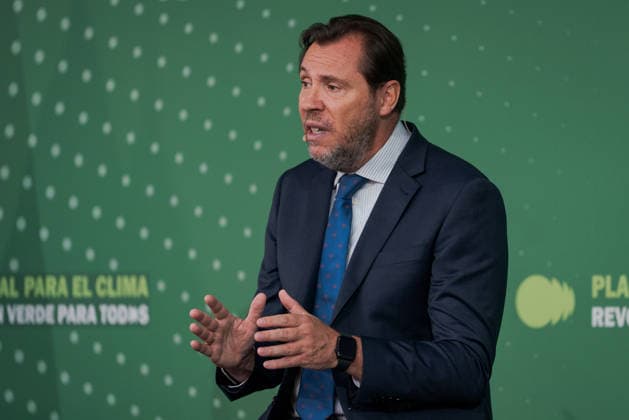 Prime Minister of Spain, Pedro Sanchez, closes the presentation event for the proposed Social Climate Plan in Madrid - 25 May 2026 Minister of Transport, Oscar Puente, is seen during the ceremony of the presentation of the proposed Social Climate Plan, at Espacio Rastro. Spain’s Prime Minister, Pedro Sanchez, presented the proposed Social Climate Plan, endowed with more than Ä9 billion, co-financed by the European Union’s Social Climate Fund and 25% by the Spanish Government. The plan is aimed at promoting greater efficiency, equity and social justice while supporting citizens in response to the expansion of the European emissions trading market to transport and residential buildings. The plan will mobilize Ä4.7 billion to help the most Copyright: xGuillermoxGutierrezxCarrascalx xSOPAxImagesx 2026_05_25_Sanchez_Clima_09