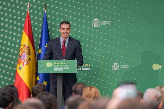 Prime Minister of Spain, Pedro Sanchez, closes the presentation event for the proposed Social Climate Plan in Madrid - 25 May 2026 Prime Minister of Spain, Pedro Sanchez, speaks during the presentation event for the proposed Social Climate Plan. Spain’s Prime Minister, Pedro Sanchez, presented the proposed Social Climate Plan, endowed with more than Ä9 billion, co-financed by the European Union’s Social Climate Fund and 25% by the Spanish Government. The plan is aimed at promoting greater efficiency, equity and social justice while supporting citizens in response to the expansion of the European emissions trading market to transport and residential buildings. The plan will mobilize Ä4.7 billion to help the most vulnerable households join Copyright: xGuillermoxGutierrezxCarrascalx xSOPAxImagesx 2026_05_25_Sanchez_Clima_16
