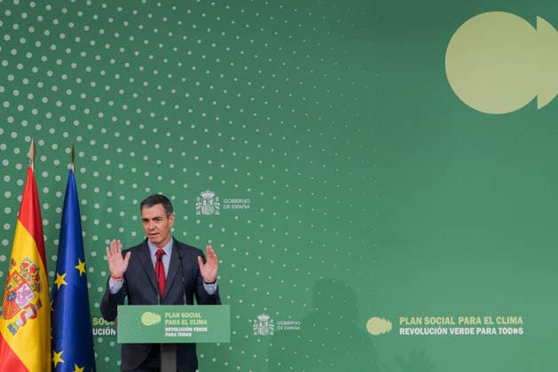 Prime Minister of Spain, Pedro Sanchez, closes the presentation event for the proposed Social Climate Plan in Madrid - 25 May 2026 Prime Minister of Spain, Pedro Sanchez, speaks during the presentation event for the proposed Social Climate Plan. Spain’s Prime Minister, Pedro Sanchez, presented the proposed Social Climate Plan, endowed with more than Ä9 billion, co-financed by the European Union’s Social Climate Fund and 25% by the Spanish Government. The plan is aimed at promoting greater efficiency, equity and social justice while supporting citizens in response to the expansion of the European emissions trading market to transport and residential buildings. The plan will mobilize Ä4.7 billion to help the most vulnerable households join Copyright: xGuillermoxGutierrezxCarrascalx xSOPAxImagesx 2026_05_25_Sanchez_Clima_18
