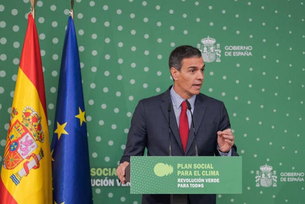 Prime Minister of Spain, Pedro Sanchez, closes the presentation event for the proposed Social Climate Plan in Madrid - 25 May 2026 Prime Minister of Spain, Pedro Sanchez, speaks during the presentation event for the proposed Social Climate Plan. Spain’s Prime Minister, Pedro Sanchez, presented the proposed Social Climate Plan, endowed with more than Ä9 billion, co-financed by the European Union’s Social Climate Fund and 25% by the Spanish Government. The plan is aimed at promoting greater efficiency, equity and social justice while supporting citizens in response to the expansion of the European emissions trading market to transport and residential buildings. The plan will mobilize Ä4.7 billion to help the most vulnerable households join Copyright: xGuillermoxGutierrezxCarrascalx xSOPAxImagesx 2026_05_25_Sanchez_Clima_21