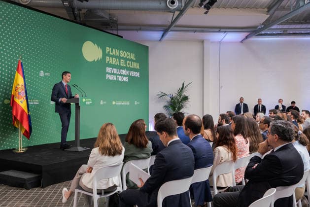 Prime Minister of Spain, Pedro Sanchez, closes the presentation event for the proposed Social Climate Plan in Madrid - 25 May 2026 Prime Minister of Spain, Pedro Sanchez, speaks during the presentation event for the proposed Social Climate Plan. Spain’s Prime Minister, Pedro Sanchez, presented the proposed Social Climate Plan, endowed with more than Ä9 billion, co-financed by the European Union’s Social Climate Fund and 25% by the Spanish Government. The plan is aimed at promoting greater efficiency, equity and social justice while supporting citizens in response to the expansion of the European emissions trading market to transport and residential buildings. The plan will mobilize Ä4.7 billion to help the most vulnerable households join Copyright: xGuillermoxGutierrezxCarrascalx xSOPAxImagesx 2026_05_25_Sanchez_Clima_24
