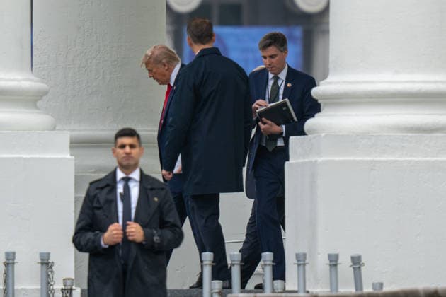 May 25, 2026, Washington, Dc, United States: President DONALD TRUMP departs the White House for Arlington National Cemetery for Memorial Day on May 25, 2026 Washington United States  - ZUMAl312 20260525_znp_l312_011 Copyright: xAndrewxLeydenx