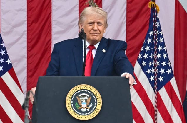 Trump Remarks on Memorial Day at Arlington National Cemetery United States President Donald J Trump delivers remarks in the Amphitheater after laying a wreath at the Tomb of the Unknowns at Arlington National Cemetery in Arlington, Virginia on Memorial Day, Monday, May 25, 2026. Credit: Kyle Mazza Pool via CNP Arlington Virginia United States of America EDITORIAL USE ONLY Copyright: xx KMZ_4553 KylexMazzax-xPoolxviaxCNPx cnpphotos334917