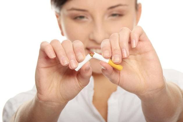 Young woman breaking cigarette over white background model released Symbolfoto Copyright: xBDSx Panthermedia67371174.jpg