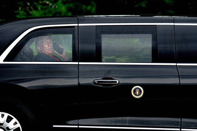 May 25, 2026, Washington, District Of Columbia, USA: United States President Donald J Trump speaks on the phone as he arrives at the White House in Washington DC on Monday, May 25, 2025 Washington USA  - ZUMAs152 20260525_faa_s152_027 Copyright: xAaronxSchwartzx