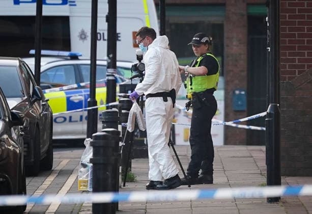May 25, 2026, Sheffield, South Yorkshire, UK: Sheffield, UK. Police forensics at the scene in Sheffield, South Yorkshire, where a woman in her 30 s has died in a shooting outside bar in the early hours of Monday morning. Police have arrested three people in connection with the killing. Sheffield UK  - ZUMAl94_ 20260525_zaf_l94_070 Copyright: xIoannisxAlexopoulosx