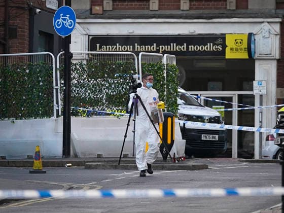 May 25, 2026, Sheffield, South Yorkshire, UK: Sheffield, UK. Police forensics at the scene in Sheffield, South Yorkshire, where a woman in her 30 s has died in a shooting outside bar in the early hours of Monday morning. Police have arrested three people in connection with the killing. Sheffield UK  - ZUMAl94_ 20260525_zaf_l94_067 Copyright: xIoannisxAlexopoulosx