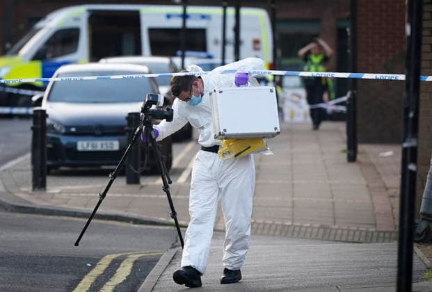 May 25, 2026, Sheffield, South Yorkshire, UK: Sheffield, UK. Police forensics at the scene in Sheffield, South Yorkshire, where a woman in her 30 s has died in a shooting outside bar in the early hours of Monday morning. Police have arrested three people in connection with the killing. Sheffield UK  - ZUMAl94_ 20260525_zaf_l94_069 Copyright: xIoannisxAlexopoulosx