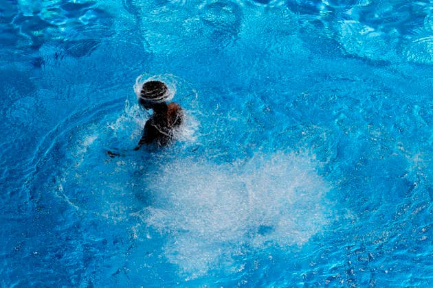 In Colognes Stadionbad, swimmers enjoy the outdoor pool season in summer temperatures The Rhineland is groaning under the hot weather at Whitsun The German Weather Service is already warning of heat storms Cologne, 25 05 2026 NRW Germany Copyright: xChristophxHardtx