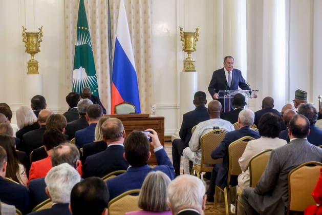 RUSSIA, MOSCOW - MAY 25, 2026: Russia s Minister of Foreign Affairs Sergei Lavrov (R back) speaks during a reception for the heads of missions at the Reception House of Russia™s Ministry of Foreign Affairs on Africa Day Moscow Russia  - ZUMAt113 20260525_zaa_t113_184 Copyright: xSergeixFadeichevx