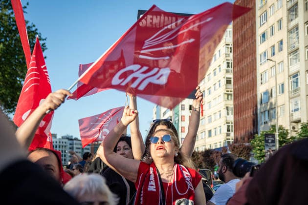May 25, 2026, Istanbul, Istanbul, Turkey: Supporters of the Republican PeopleÃ¢â‚¬â ¢s Party (CHP), civil society organizations and citizens gathered in a sit-in protest in Sisli, Istanbul, Turkey, after a court decision appointed former CHP Chairman Kemal Kilicdaroglu in place of CHP Chairman Ozgur Ozel and following police intervention at the CHP Headquarters. Protesters gathered under the slogan Ã¢â‚¬oeWe are meeting in Istanbul to defend the will of the people and strengthen our struggle for democracy and justice,Ã¢â‚¬Â carrying banners and chanting slogans during the demonstration. The protest highlighted concerns over democracy, political representation and judicial intervention in politics. Istanbul Turkey - ZUMAt171 20260525_zip_t171_038 Copyright: xAbdullahxTepelix