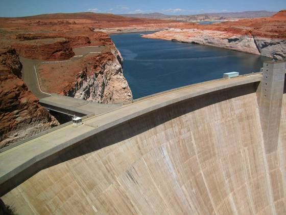 Glen Canyon Dam near Lake Powell Copyright: xjovannigx Panthermedia66837138.jpg