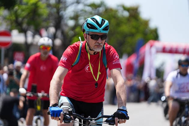 Turkey marks 19th May Commemoration of Ataturk, Youth and Sports Day in Istanbul - 19 May 2026 A cyclist takes part in the May Commemoration of Atatürk, Youth and Sports Day Cycling. The 19th May Commemoration tour started in Sultanahmet Square and carried out on the historical peninsula and Dolmabahçe route. Istanbul Turkey Copyright: xIsmaelxAdnanx xSOPAxImagesx IADNAN_04282