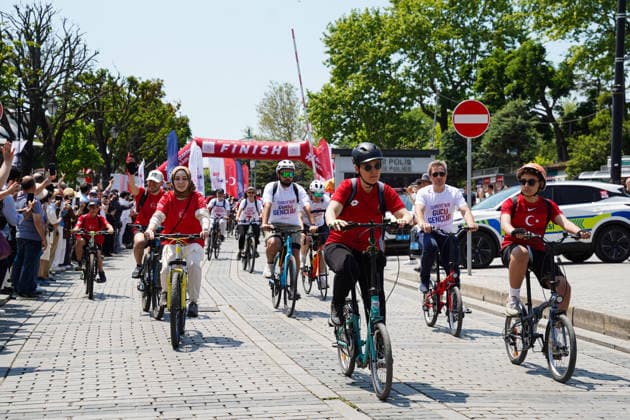 Turkey marks 19th May Commemoration of Ataturk, Youth and Sports Day in Istanbul - 19 May 2026 Cyclists take part in the May Commemoration of Atatürk, Youth and Sports Day Cycling. The 19th May Commemoration tour started in Sultanahmet Square and carried out on the historical peninsula and Dolmabahçe route. Istanbul Turkey Copyright: xIsmaelxAdnanx xSOPAxImagesx IADNAN_04288