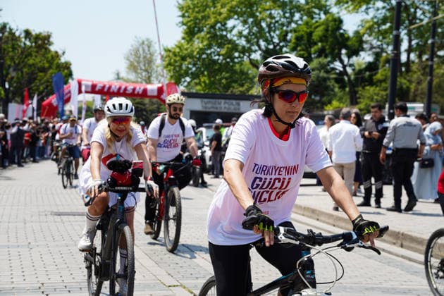 Turkey marks 19th May Commemoration of Ataturk, Youth and Sports Day in Istanbul - 19 May 2026 Cyclists take part in the May Commemoration of Atatürk, Youth and Sports Day Cycling. The 19th May Commemoration tour started in Sultanahmet Square and carried out on the historical peninsula and Dolmabahçe route. Istanbul Turkey Copyright: xIsmaelxAdnanx xSOPAxImagesx IADNAN_04289