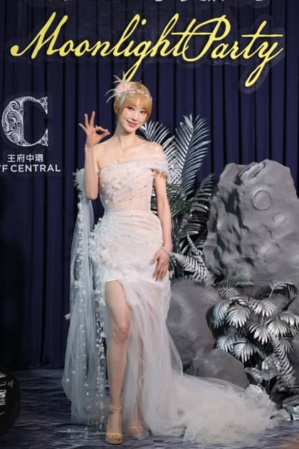 Entertainment Bilder des Tages #2 BEIJING, CHINA - MAY 26: Actress Zhang Li attends the OK! Magazine Moonlight Party on May 26, 2026 in Beijing, China.  Copyright: xVCGx 111644266041