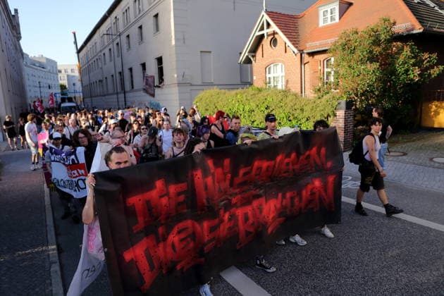Protesters walk with banner Die Häuser denen sie brauchen in Leipziger Straße during a demonstration against the eviction of the formerly squatted house Tornowstraße 40, Potsdam, May 26, 2026 Squatters demonstration in Potsdam