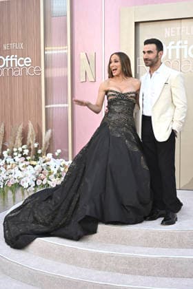 Jennifer Lopez and Brett Goldstein at the world premiere of the Netflix film Office Romance at the Egyptian Theatre Los Angeles, 26 05 2026 Foto:xD.xStarbuckx xFuturexImagex office_6656