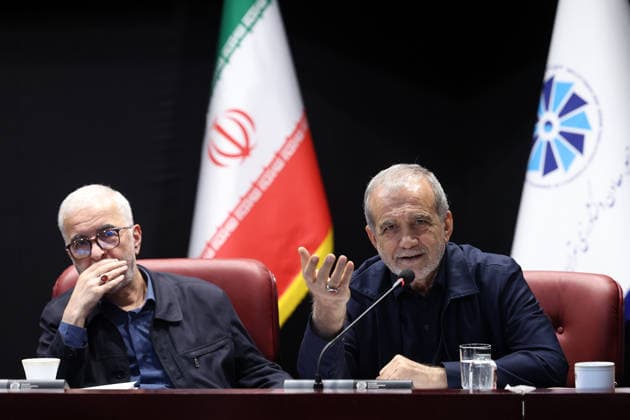 Iranian President Masoud Pezeshkian TEHRAN, IRAN - MAY 27: (----EDITORIAL USE ONLY – MANDATORY CREDIT - IRANIAN PRESIDENCY HANDOUT - NO MARKETING NO ADVERTISING CAMPAIGNS - DISTRIBUTED AS A SERVICE TO CLIENTS----) Iranian President Masoud Pezeshkian meets with members of the Tehran Chamber of Commerce in Tehran, Iran on May 27, 2026. Iranian Presidency Anadolu Tehran Iran. Editorial use only. Please get in touch for any other usage.  Copyright: x2026xAnadoluxIranianxPresidencyx