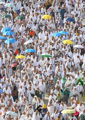 Muslim pilgrims perform stoning ritual during Hajj pilgrimage in Mina Muslim pilgrims make their way to cast their stones at a pillar symbolising Satan, during the annual hajj pilgrimage in Mina, Saudi Arabia, May 27, 2026. Photo by SPA Saudi Pess Agency APA Images Mecca Mecca Saudi Arabia 270526_Saudi_Arabia_SPA_3_00(17) Copyright: xSPAxSaudixPessxAgencyxSaudixPressxAgencyx xapaimagesx