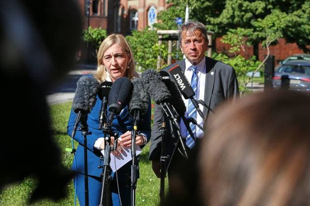 Berlin, Germany, 27 05 2026 Charité Press statement by Minister of Health and Chairman of the Charité Board of Directors on Ebola patient Federal Minister of Health Nina Warken CDU and Heyo Klaus Kroemer Copyright: xdtsxNachrichtenagenturx dts_120865