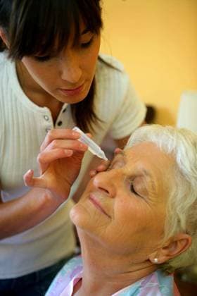 Woman putting drops in the eyes of a senior woman in bathrobe model released Symbolfoto Copyright: xphovoirx Panthermedia66656028.jpg
