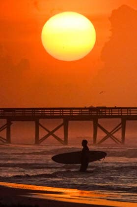 May 27, 2026, Isle Of Palms, Sc, United States: A surfer silhouetted by the sunrise on a hazy hot morning along Front Beach, May 27, 2026 in Isle of Palms, South Carolina. Temperatures in the low country region are in the low 90Ã¢â‚¬â ¢s Isle Of Palms United States - ZUMAe02_ 20260527_zaf_e02_001 Copyright: xRichardxEllisx