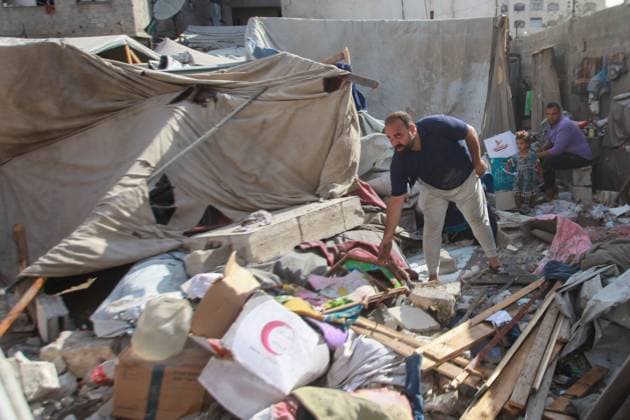RECORD DATE NOT STATED Aftermath Of Israeli Airstrike In Gaza, Palestine Aftermath Of Israeli Airstrike In Gaza, Palestine May 28, 2026, Gaza, Palestine: Palestinians inspect the damage after an Israeli strike targeted an apartment building in the Rimal neighborhood in the northern Gaza Strip, Palestine .The targeted building and nearby tents suffered heavy destruction in the attack. Credit: Hashem Zimmo Thenews2(Foto: Hashem Zimmo Thenews2 imago images) Aftermath Of Israeli Airstrike In Gaza, Palestine  Copyright: xHashemxZimmox