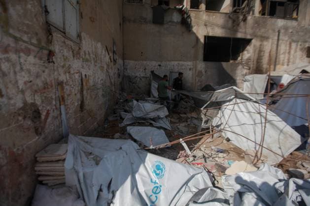 RECORD DATE NOT STATED Aftermath Of Israeli Airstrike In Gaza, Palestine Aftermath Of Israeli Airstrike In Gaza, Palestine May 28, 2026, Gaza, Palestine: Palestinians inspect the damage after an Israeli strike targeted an apartment building in the Rimal neighborhood in the northern Gaza Strip, Palestine .The targeted building and nearby tents suffered heavy destruction in the attack. Credit: Hashem Zimmo Thenews2(Foto: Hashem Zimmo Thenews2 imago images) Aftermath Of Israeli Airstrike In Gaza, Palestine  Copyright: xHashemxZimmox