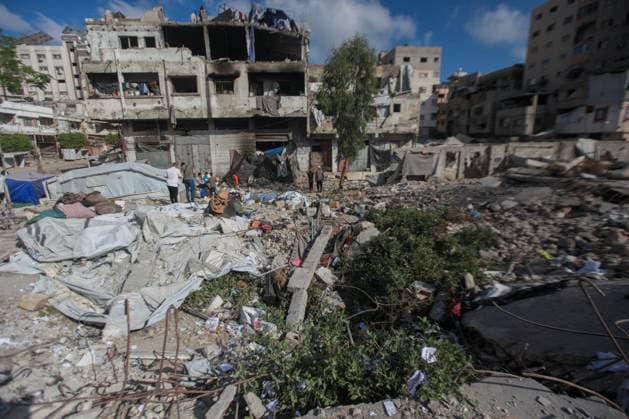 RECORD DATE NOT STATED Aftermath Of Israeli Airstrike In Gaza, Palestine Aftermath Of Israeli Airstrike In Gaza, Palestine May 28, 2026, Gaza, Palestine: Palestinians inspect the damage after an Israeli strike targeted an apartment building in the Rimal neighborhood in the northern Gaza Strip, Palestine .The targeted building and nearby tents suffered heavy destruction in the attack. Credit: Hashem Zimmo Thenews2(Foto: Hashem Zimmo Thenews2 imago images) Aftermath Of Israeli Airstrike In Gaza, Palestine  Copyright: xHashemxZimmox