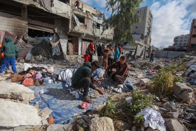 RECORD DATE NOT STATED Aftermath Of Israeli Airstrike In Gaza, Palestine Aftermath Of Israeli Airstrike In Gaza, Palestine May 28, 2026, Gaza, Palestine: Palestinians inspect the damage after an Israeli strike targeted an apartment building in the Rimal neighborhood in the northern Gaza Strip, Palestine .The targeted building and nearby tents suffered heavy destruction in the attack. Credit: Hashem Zimmo Thenews2(Foto: Hashem Zimmo Thenews2 imago images) Aftermath Of Israeli Airstrike In Gaza, Palestine  Copyright: xHashemxZimmox