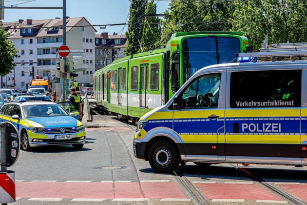 Two light rail vehicles collide sideways 12 passengers injured on line 3 A light rail vehicle traveling out of the city on line 3 and a light rail vehicle traveling into the city on line 3 collide at a switch in the intersection area Officers from the traffic accident service of the Hanover police departm