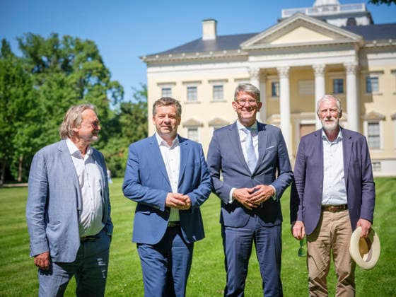 DEU, Saxony-Anhalt, Wörlitz, 2026 05 27 l r Prof Dr Harald Meller Komm Director KsDW , Sven Schulze CDU Prime Minister S A , Dr Wolfram Weimer BKM , Rainer Robra Minister of Culture S A in front of the Wörlitz Castle on the occasion of the groundbreaking ceremony for the visitor center of the Unesco World Heritage Garden Kingdom Dessau Wörlitz, culture, poli