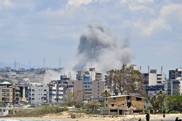 Smoke rises after Israeli attack in southern Lebanon TYRE, LEBANON - MAY 29: Smoke rises after an Israeli attack on the town of Abbasiyeh in Tyre, southern Lebanon, on May 29, 2026. Houssam Shbaro Anadolu Tyre Lebanon. Editorial use only. Please get in touch for any other usage.  Copyright: x2026xAnadoluxHoussamxShbarox