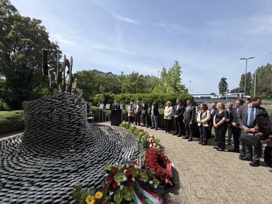 33rd anniversary of the Solingen racist attack SOLINGEN, GERMANY - MAY 29: Family members of the Genc family, AK Party Deputy Chairman Zafer Sirakaya, Turkiye s Consul General in Essen Ali Ihsan Izbul, Mayor of Solingen Daniel Flemm, German politicians, NGO representatives, and citizens attend a commemoration ceremony at the memorial in Solingen, Germany, on May 29, 2026. The ceremony marks the 33rd anniversary of the tragic 1993 Solingen arson attack, where far-right extremists set fire to the home of a Turkish family, killing five of its members. Mesut Zeyrek Anadolu Solingen Germany. Editorial use only. Please get in touch for any other usage. Copyright: x2026xAnadoluxMesutxZeyrekx