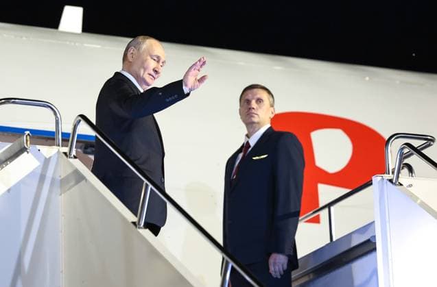 Kazakhstan Russia 9176514 29.05.2026 Russian President Vladimir Putin waves while boarding a plane during his departure from Nursultan Nazarbayev International Airport in Astana, Kazakhstan. Alexander Kazakov Sputnik Astana Kazakhstan  Copyright: xAlexanderxKazakovx