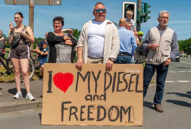 Counter-demonstrator with poster I love my Diesel and Freedom 20260530ad275 Future instead of gas Demonstration against the Copyright: xAchimxDuwentästerx