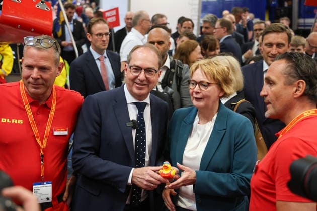 Interschutz 2026 Daniela Behrens SPD Lower Saxonys Minister of the Interior, Sport and Digitalization and Alexander Dobrindt CSU , Federal Minister of the Interior at the opening tour of the worlds leading trade fair for rescue services, fire and disaster control and security Hanover, Lower Saxony, DEU, Germany, 01 06 2026