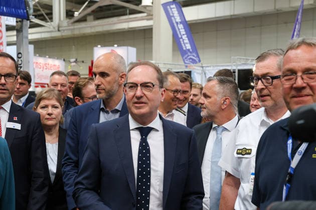 Interschutz 2026 Alexander Dobrindt CSU , Federal Minister of the Interior at the opening tour of the worlds leading trade fair for rescue services, fire and disaster control and security Hanover, Lower Saxony, DEU, Germany, 01 06 2026