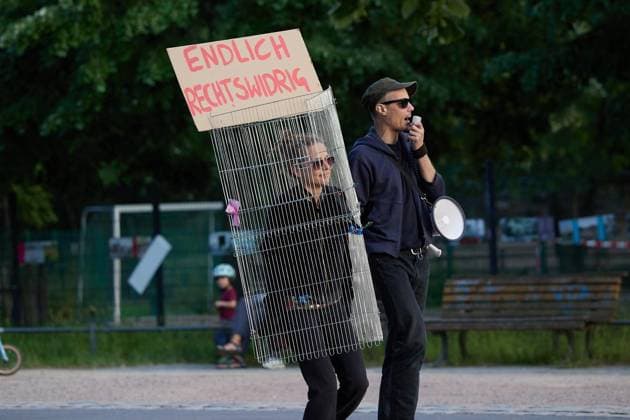 Party in Görlitzer Park FOR EDITORIAL PURPOSES ONLY EDITORIAL USE ONLY p Dressed as a fence, a woman comes to Görlitzer Park to celebrate the nightly closure of Görlitzer Park at a party The Berlin Administrative Court has declared the closure unlawful Germany Berlin Berlin Copyright JoergxCarstensen Copyright: JoergxCarstensen doc863pdt9xz071do50nhhu ,EDITORIAL USE ONLY Copyright: JoergxCarstensen