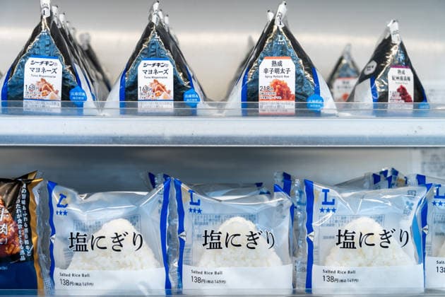 IMAGO Creative, Food, Japan, Onigiri Osaka, Japan May 28, 2026: Packaged onigiri and rice balls are on display in the refrigerated section of a Japanese convenience store. These stuffed rice snacks are among the most popular quick meals in everyday life in Japan