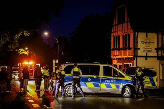 Threat situation with children FOR EDITORIAL PURPOSES ONLY EDITORIAL USE ONLY p Deployment of police and special forces on the night of Wednesday 3 June 2026 in Dortmund Höchsten A man allegedly shot at a police officer and took his three children hostage A police officer was slightly injured by a shot Germany Dortmund Höchsten Dortm Copyright: AndrÃ xHirtz doc864ctc0og8izel2kjyv ,EDITORIAL USE ONLY Copyright: AndrÃ xHirtz