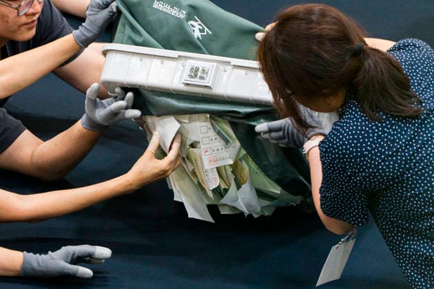 News Bilder des Tages June 3, 2026, Seoul, South Korea: Poll workers count ballots after the conclusion of voting in South KoreaÃ¢â‚¬â ¢s local elections on Wednesday, June 3, 2026 in Seoul, South Korea. Seoul South Korea - ZUMAh163 20260603_znp_h163_033 Copyright: xJintakxHanx