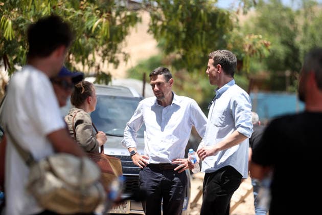 News Bilder des Tages (EU) Representative to West Bank and Gaza Strip, Alexandre Stutzmann JERUSALEM - JUNE 03: European Union (EU) Representative to West Bank and Gaza Strip, Alexandre Stutzmann visits the Bedouin village of Khan al-Ahmar, within his diplomatic visit to Jerusalem on June 03, 2026. Issam Rimawi Anadolu Jerusalem Israel. Editorial use only. Please get in touch for any other usage.  Copyright: x2026xAnadoluxIssamxRimawix